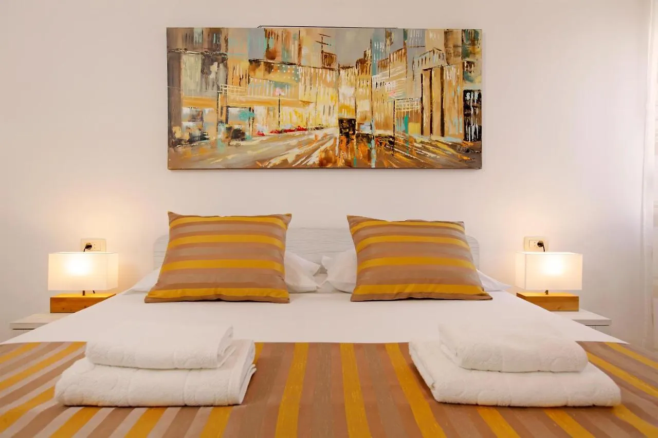Modern 2-Bed Apt, Late Check In Available Split 0*,