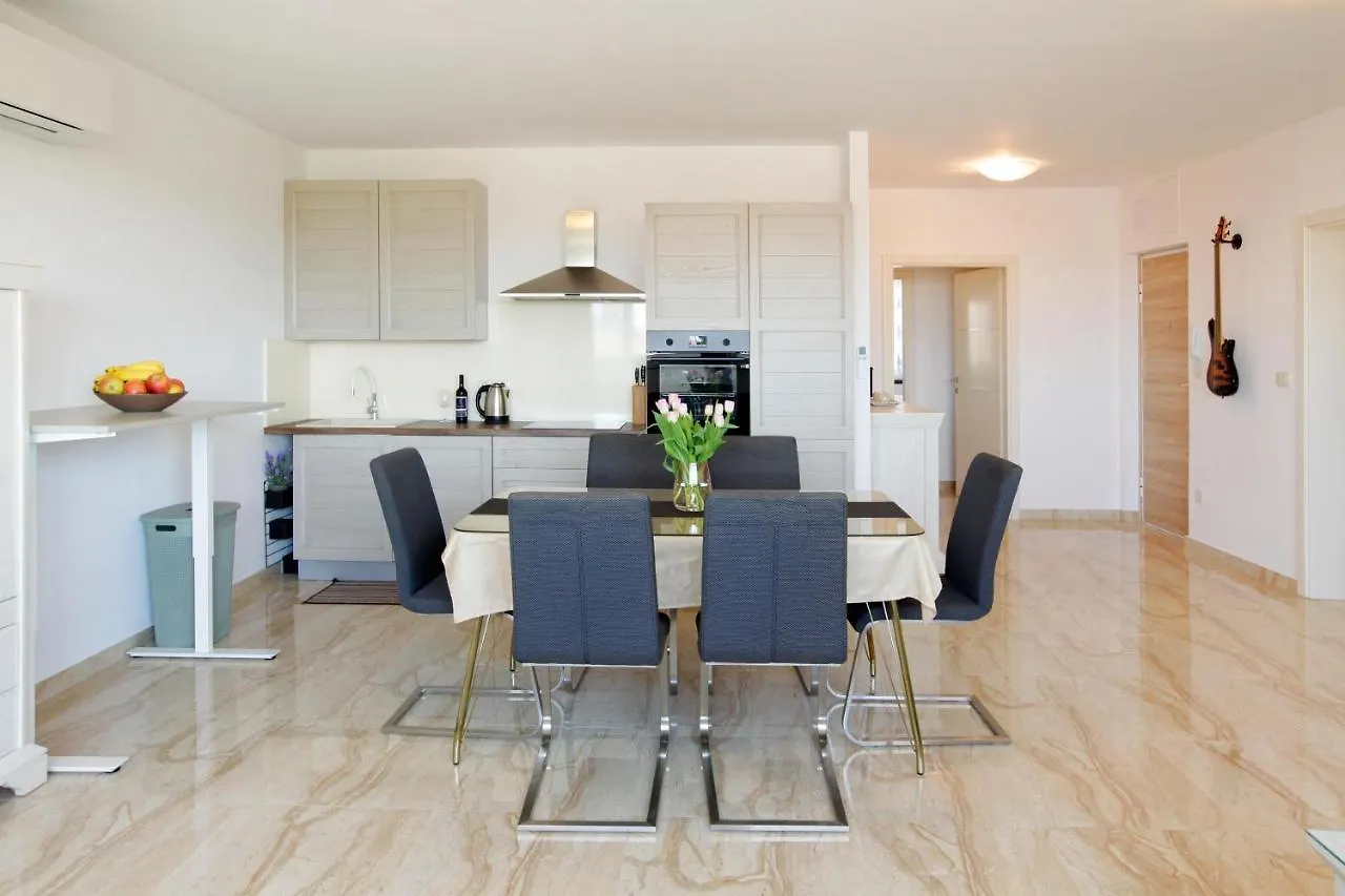 Apartment Modern 2-Bed Apt, Late Check In Available Split Croatia