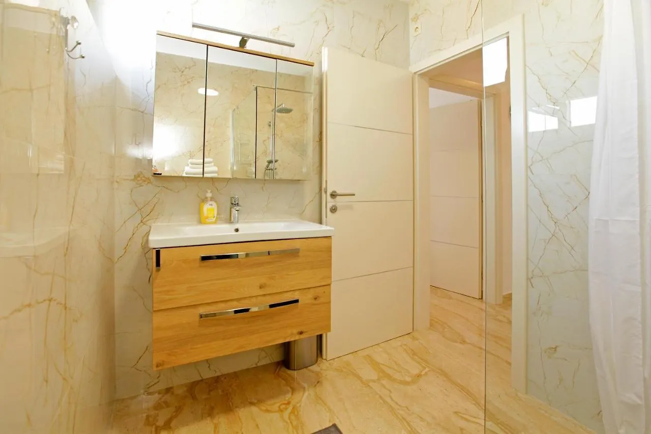 Modern 2-Bed Apt, Late Check In Available Split 0*,  Croatia