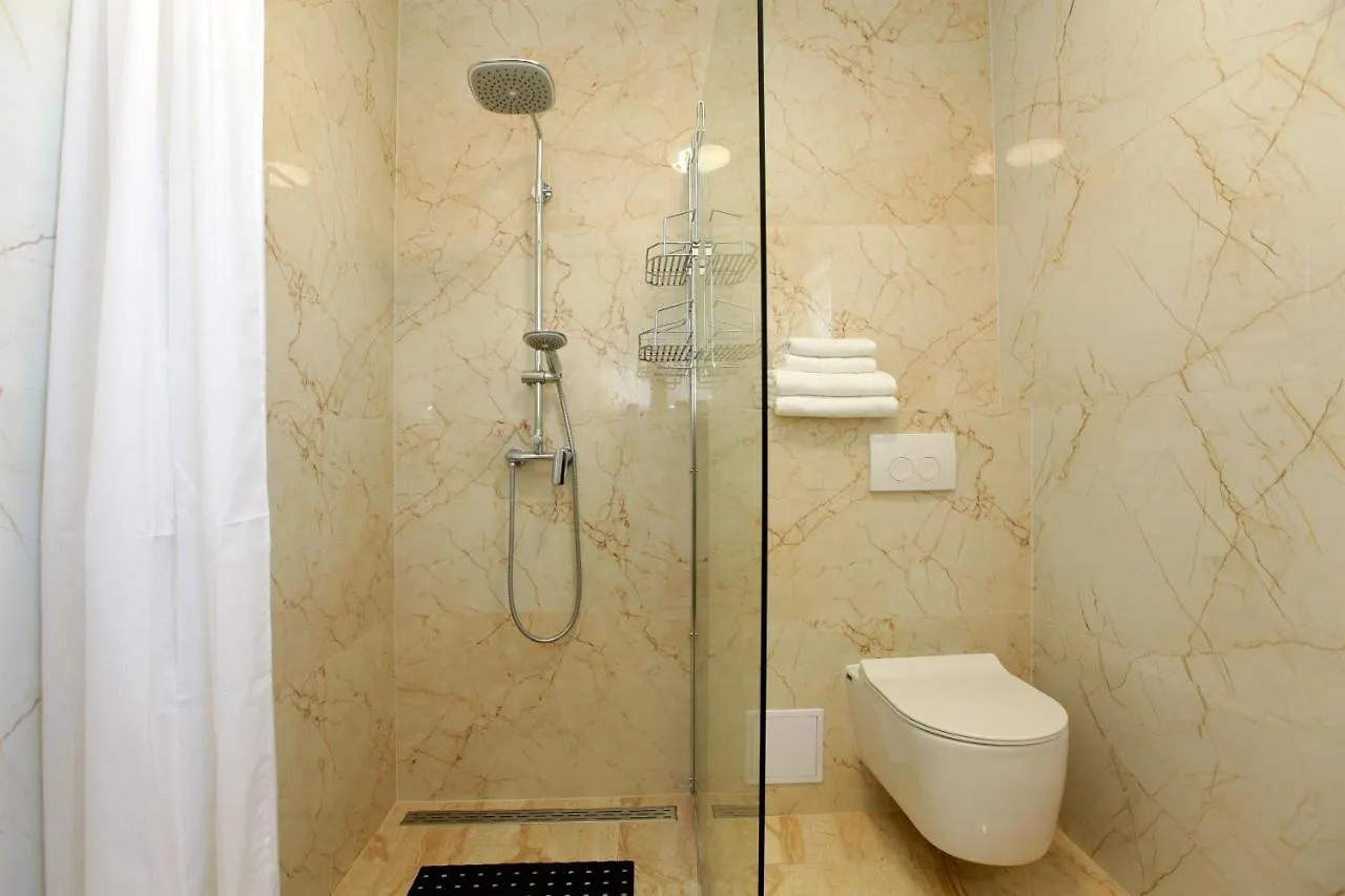 Modern 2-Bed Apt, Late Check In Available Split 0*,  Croatia
