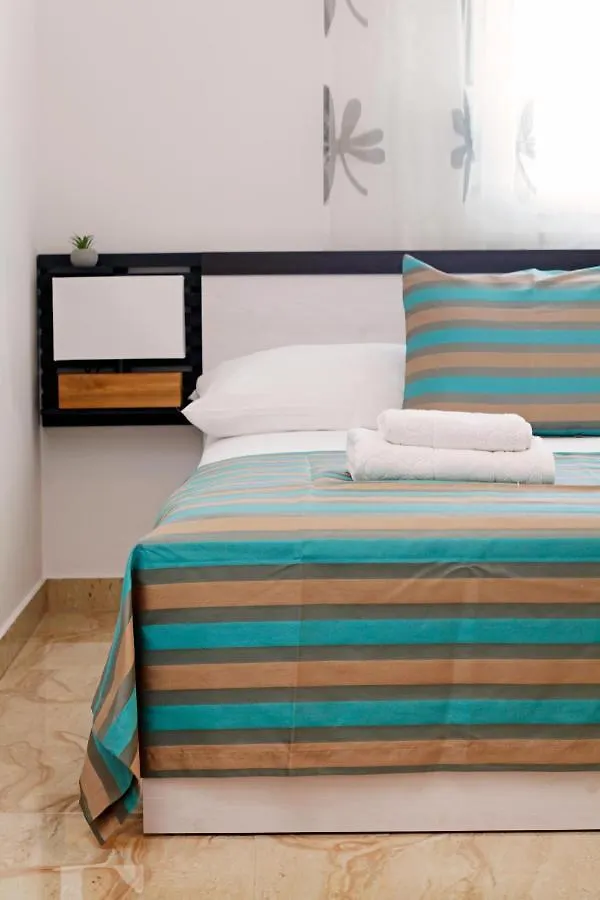 Modern 2-Bed Apt, Late Check In Available Split Croatia