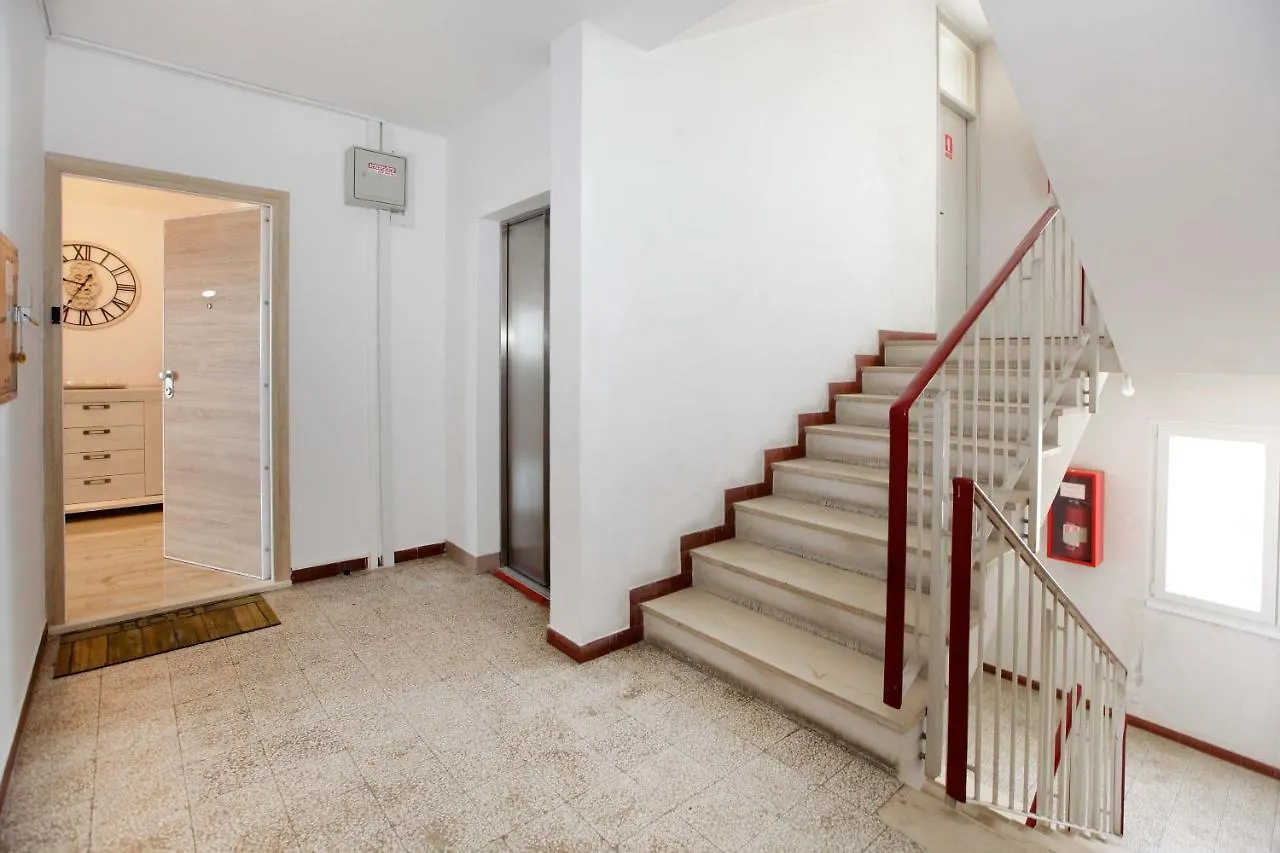 Modern 2-Bed Apt, Late Check In Available Split Croatia