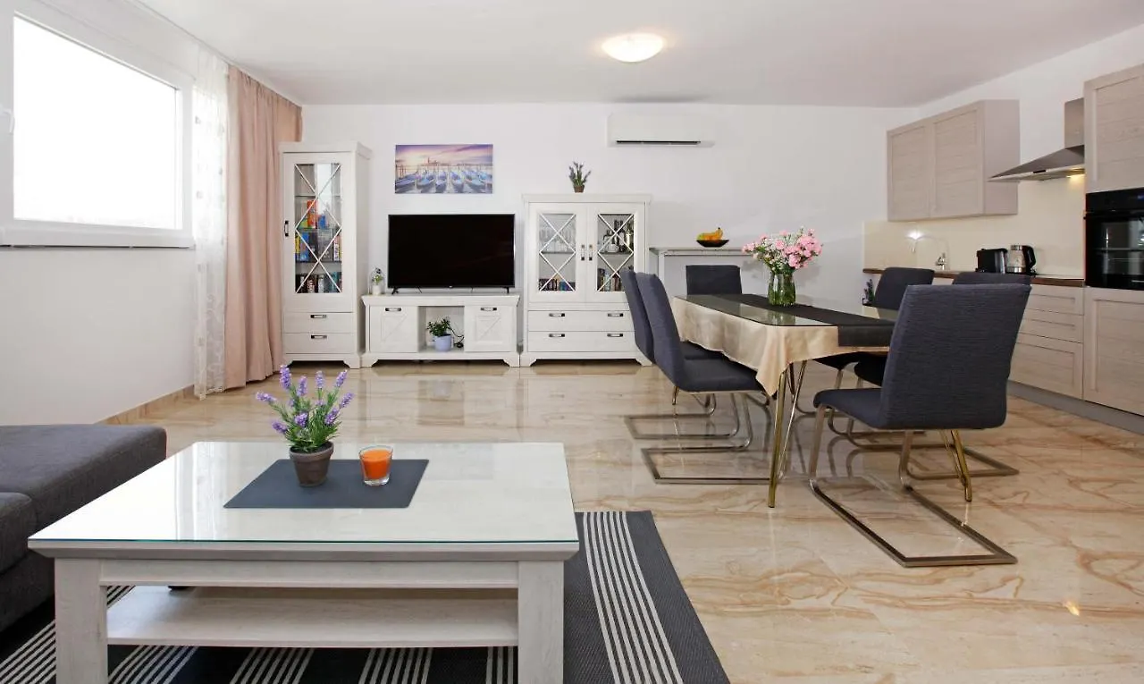 Modern 2-Bed Apt, Late Check In Available Split 0*,  Croatia